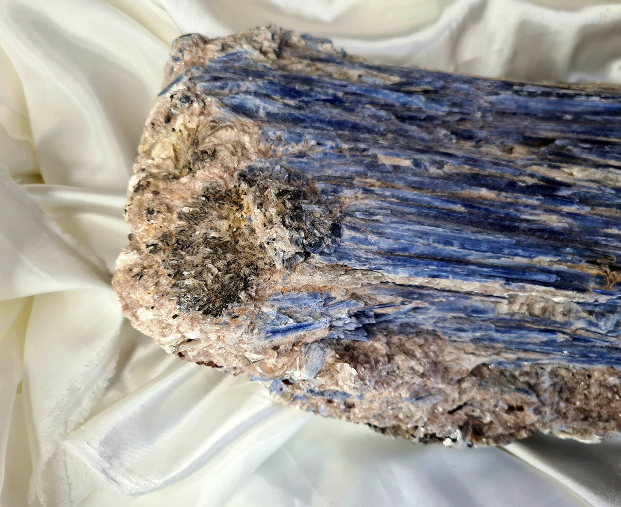 Kyanite XL Statement Specimen 01 - 10.3kg