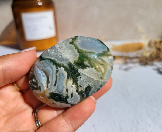 Druzy Moss Agate Palm Stone 02